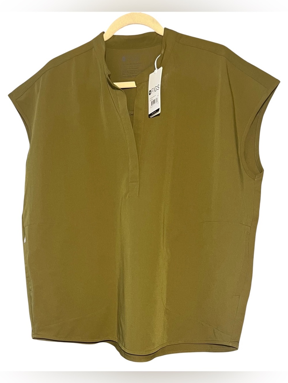 💚💛Figs Rafaela™ Oversized Scrub Top. Color-Martini Olive. Size-Large. NWT